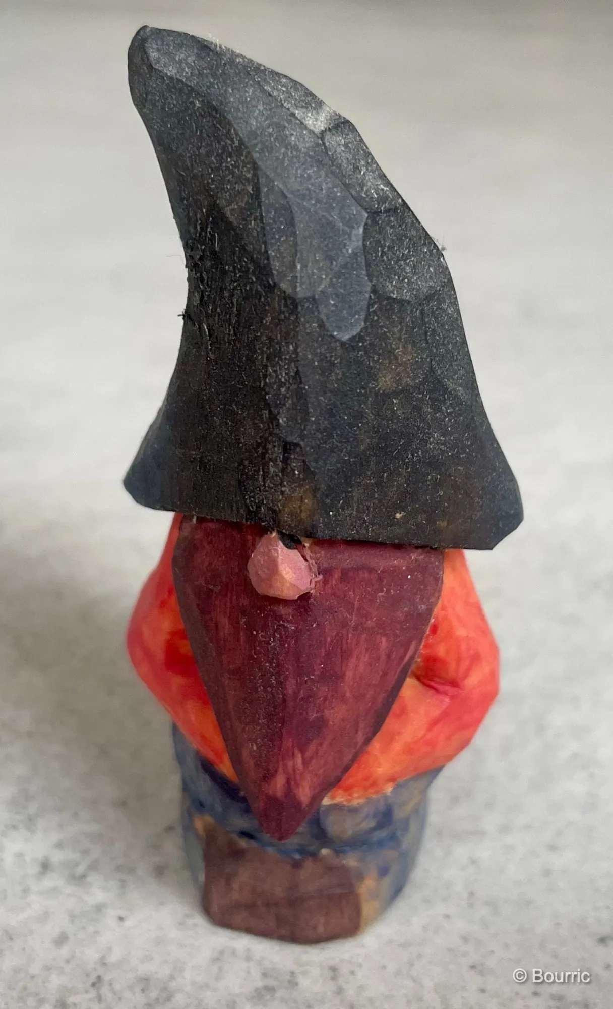 Un autre lutin avec un grand chapeau