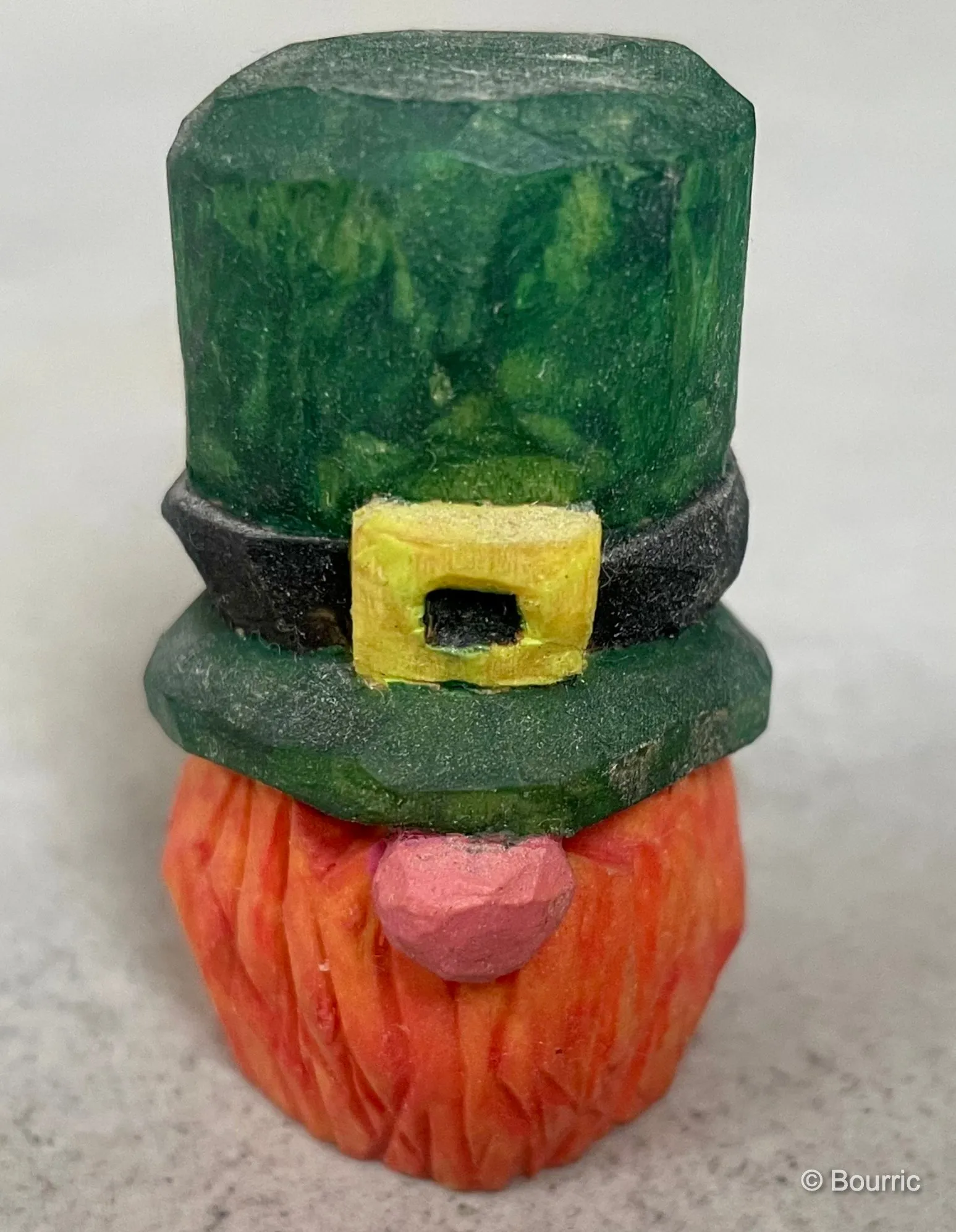 Lutin en sculpture sur bois et peinture acrylique